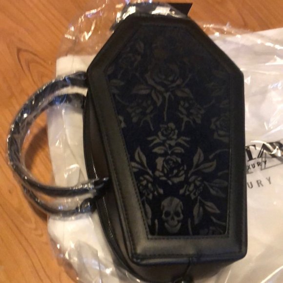 Killstar Vampire's Kiss BLACK Coffin Handbag nwt - Picture 5 of 15
